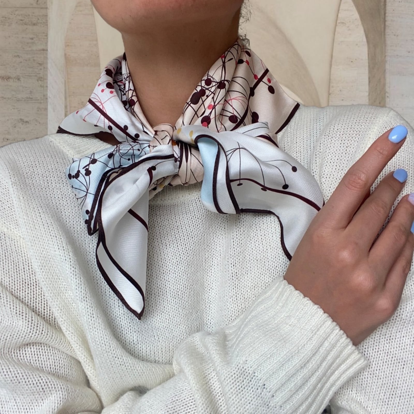 Silkeskjerf stort, i off-white, lyseblå og rosa fargetoner