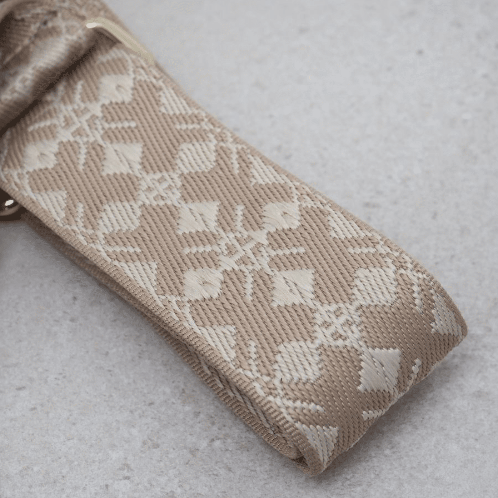 Veskestropp med skinndetaljer, mørkebrun og beige