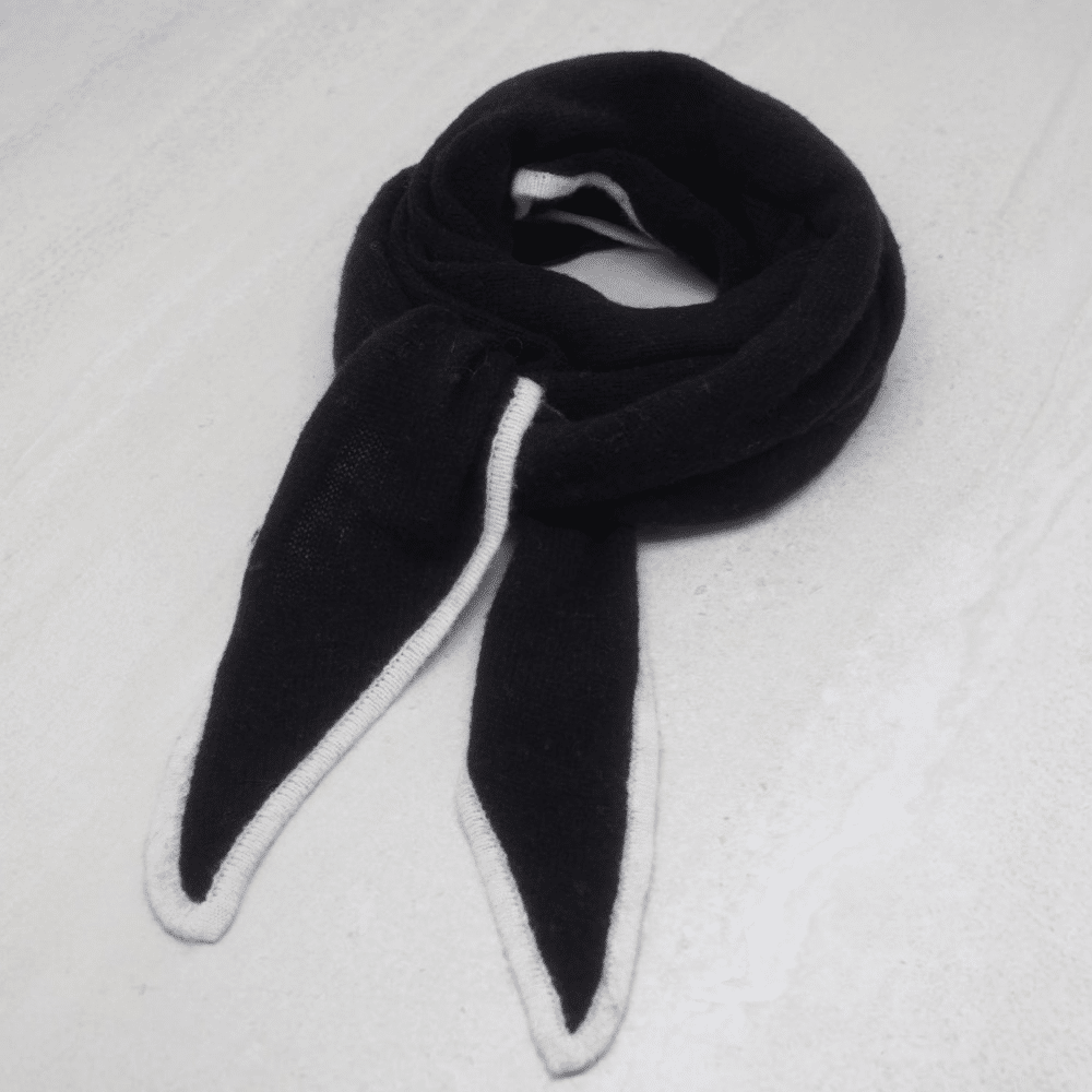 Trekantskjerf to-farget svart og off-white