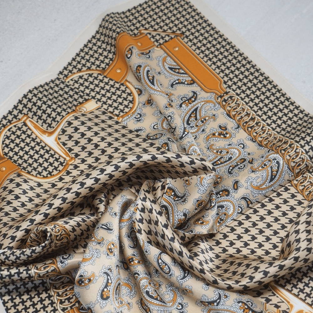 Silkeskjerf 70x70, beige og cognac