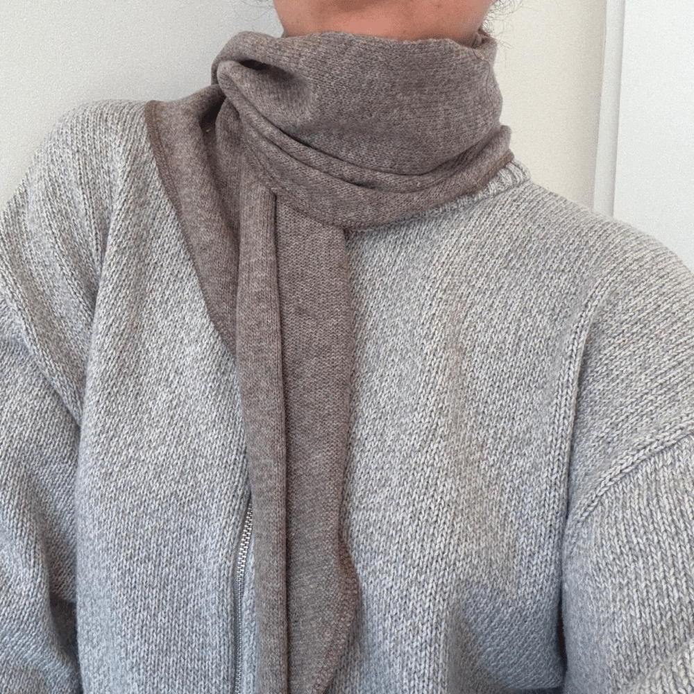 Trekantskjerf i 100% merinoull, melert brun
