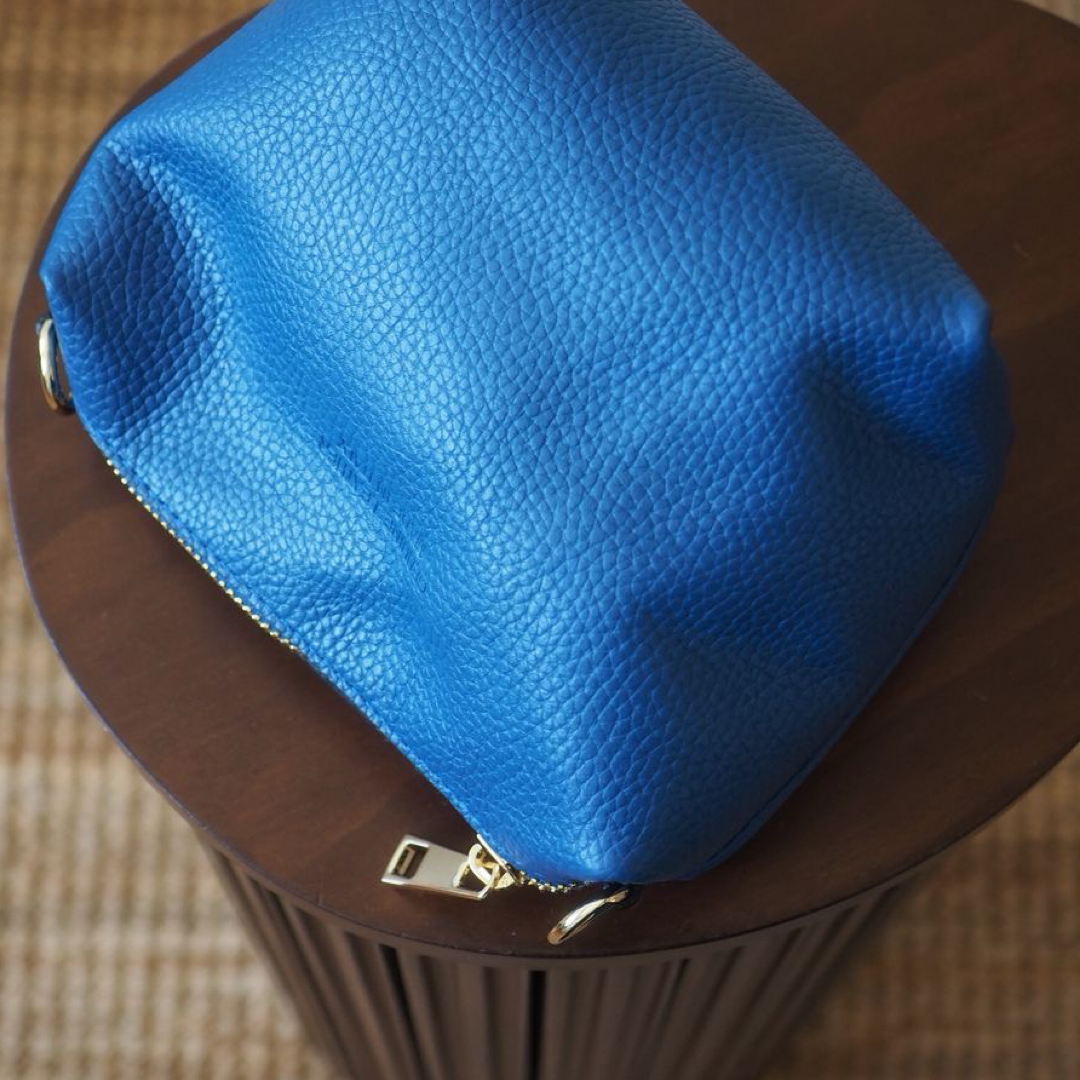 Bucket bag, semsket sterk blå