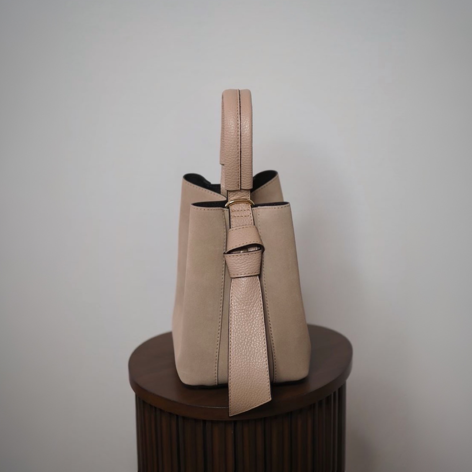 Bucket bag, semsket nude