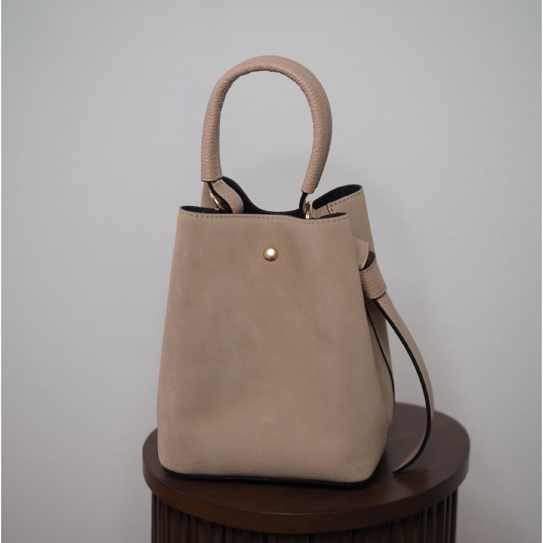 Bucket bag, semsket nude