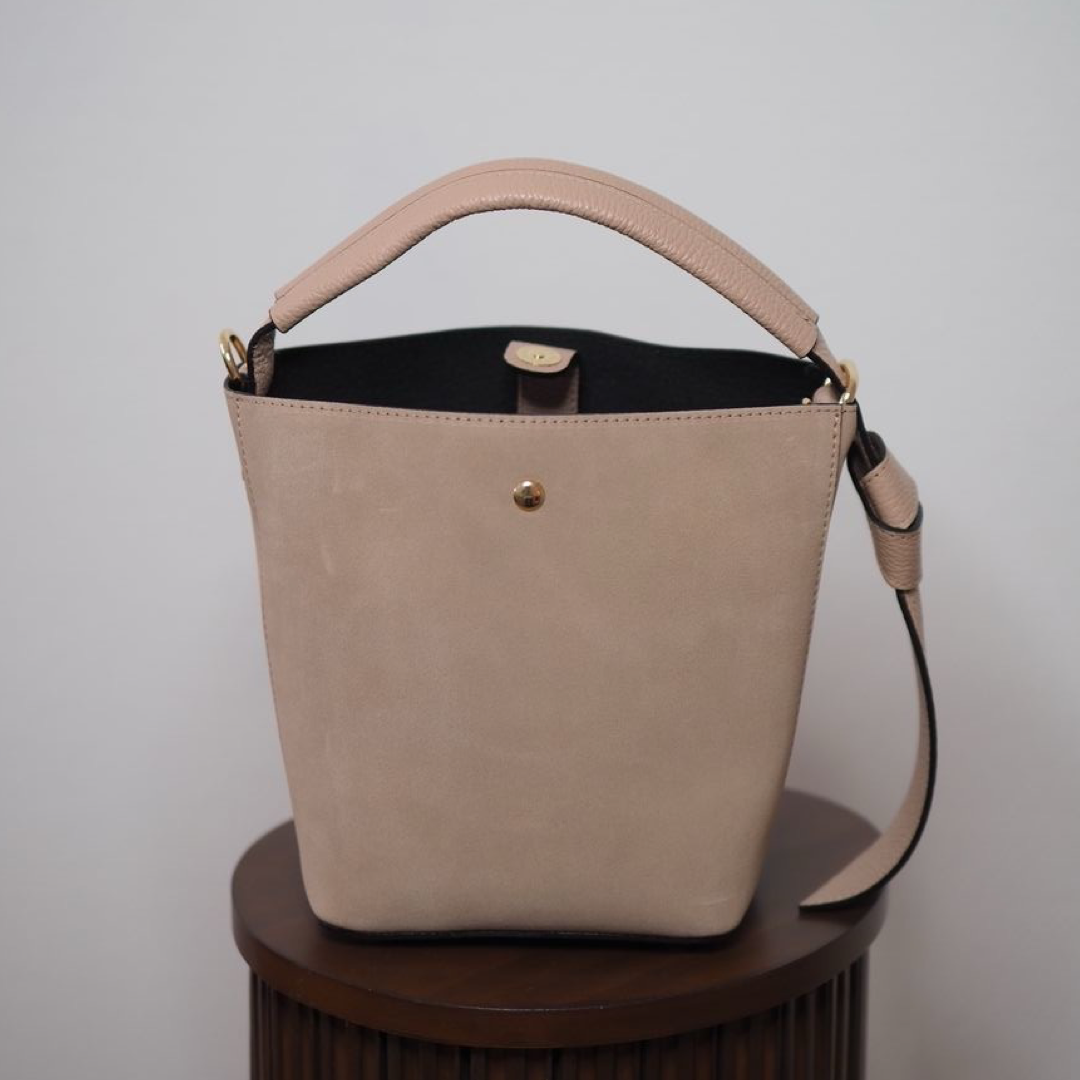 Bucket bag, semsket nude