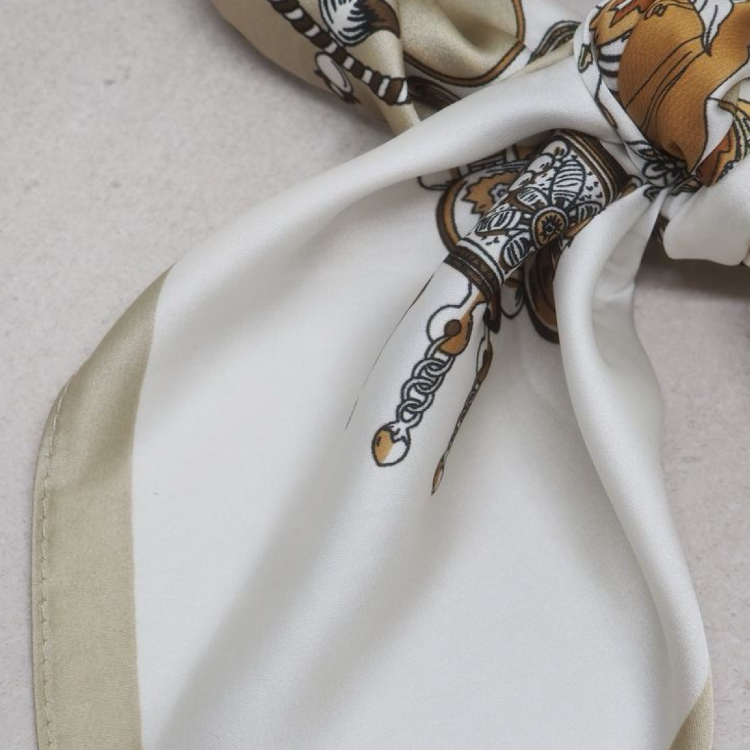 Satengskjerf, off-white og beige