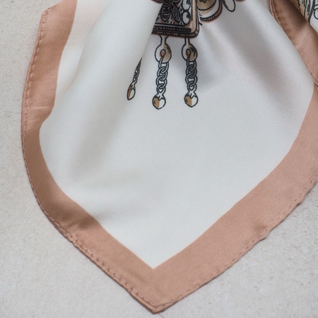 Satengskjerf, gammelrosa og off-white