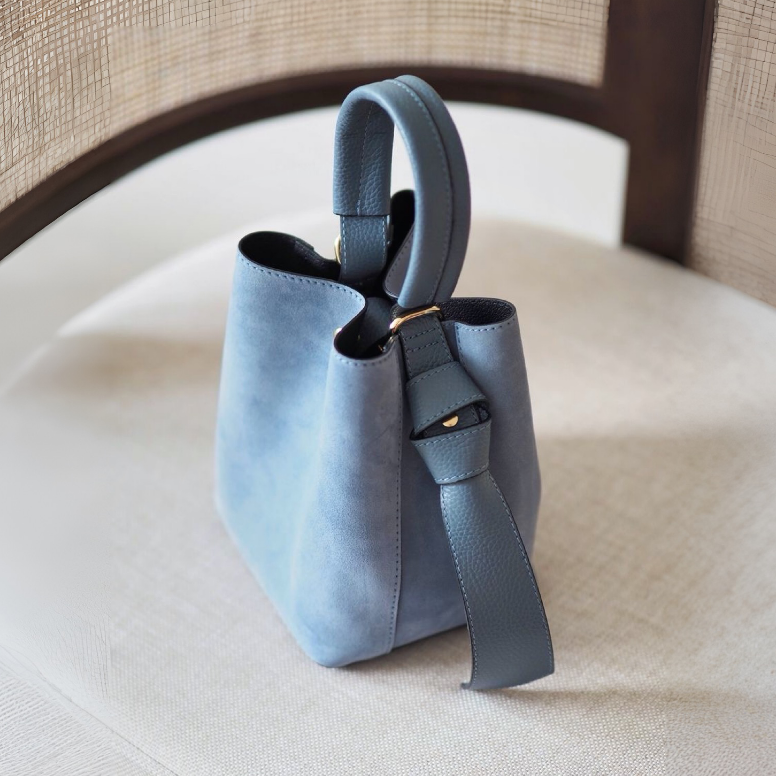 Bucket Bag, semsket lyseblå