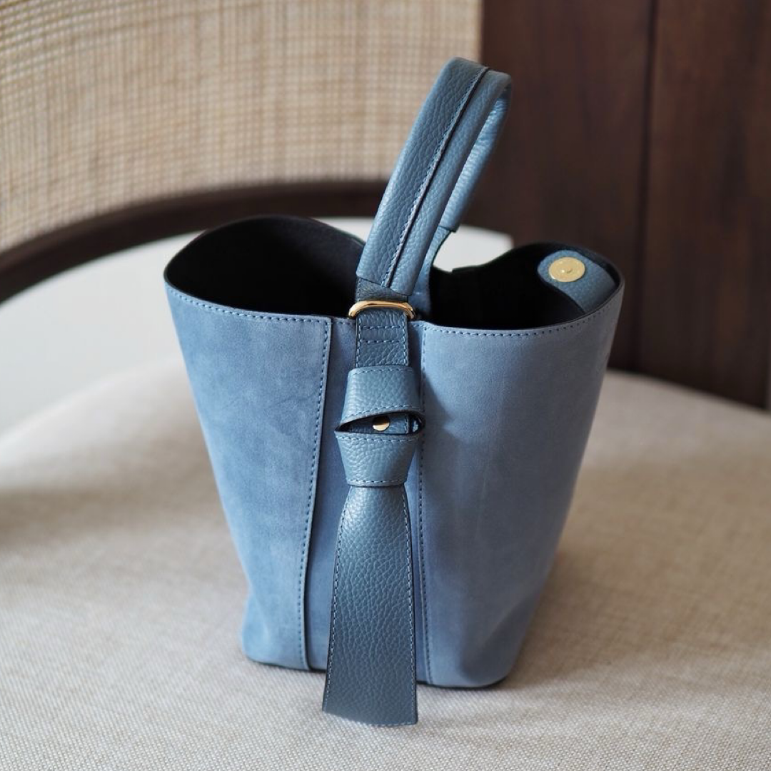 Bucket Bag, semsket lyseblå