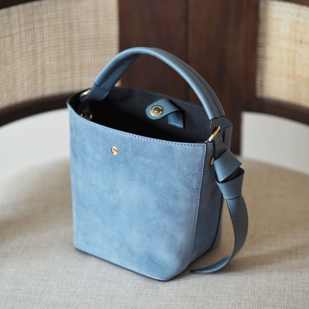 Bucket Bag, semsket lyseblå