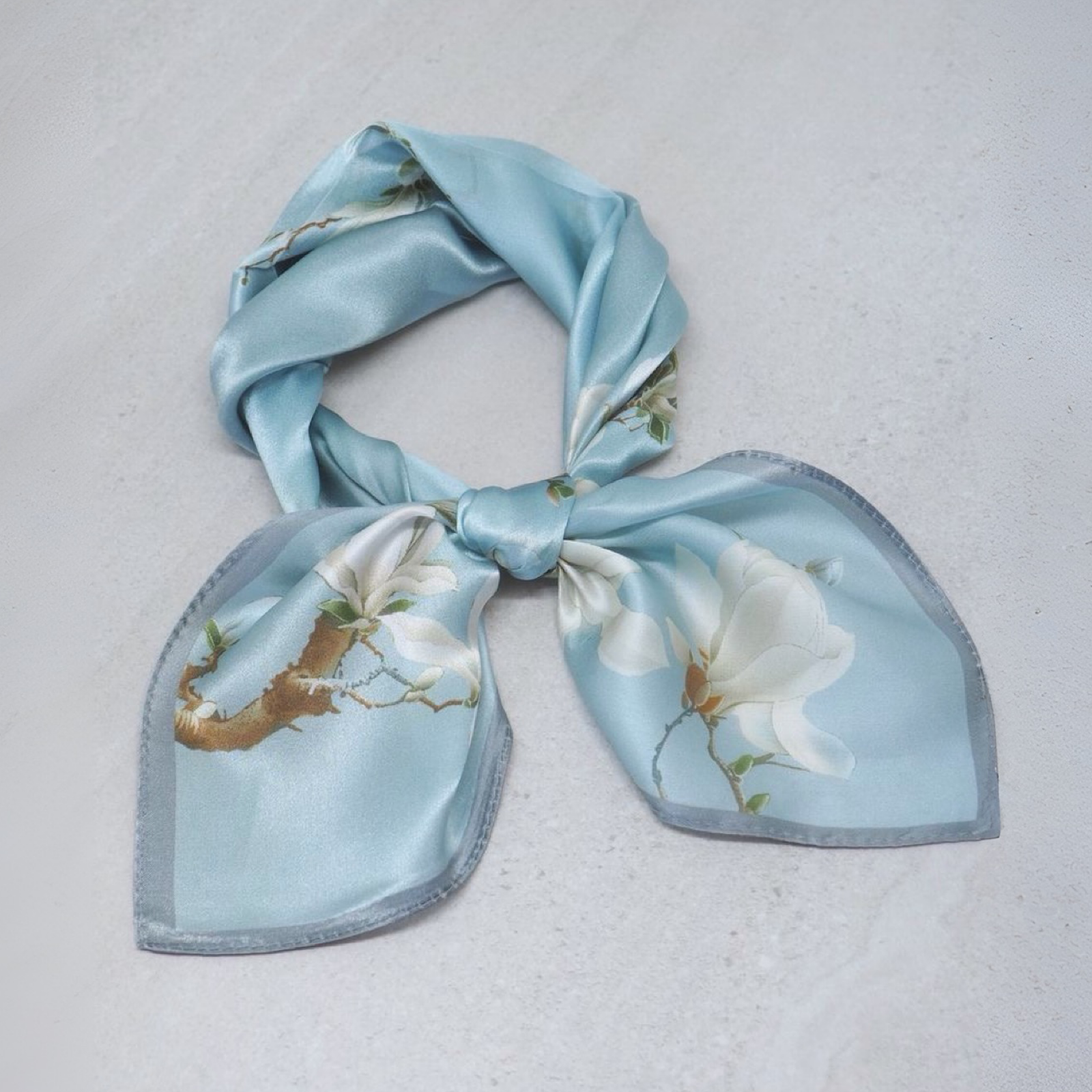Silkeskjerf mini, lyseblått med magnolia