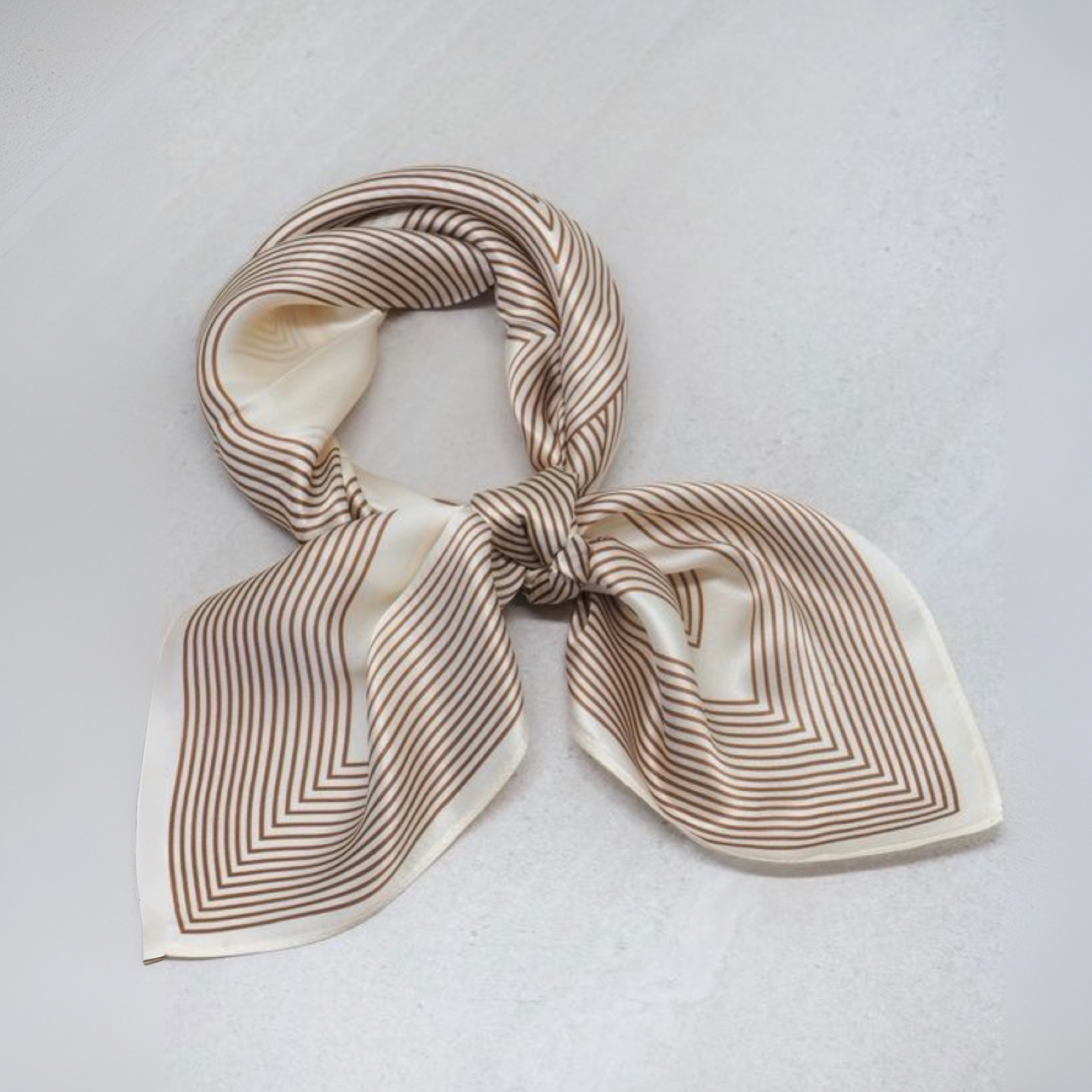 Silkeskjerf 70x70, beige og brun