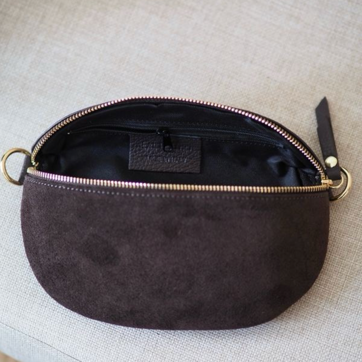 Bumbag i semsket skinn, mørkebrun