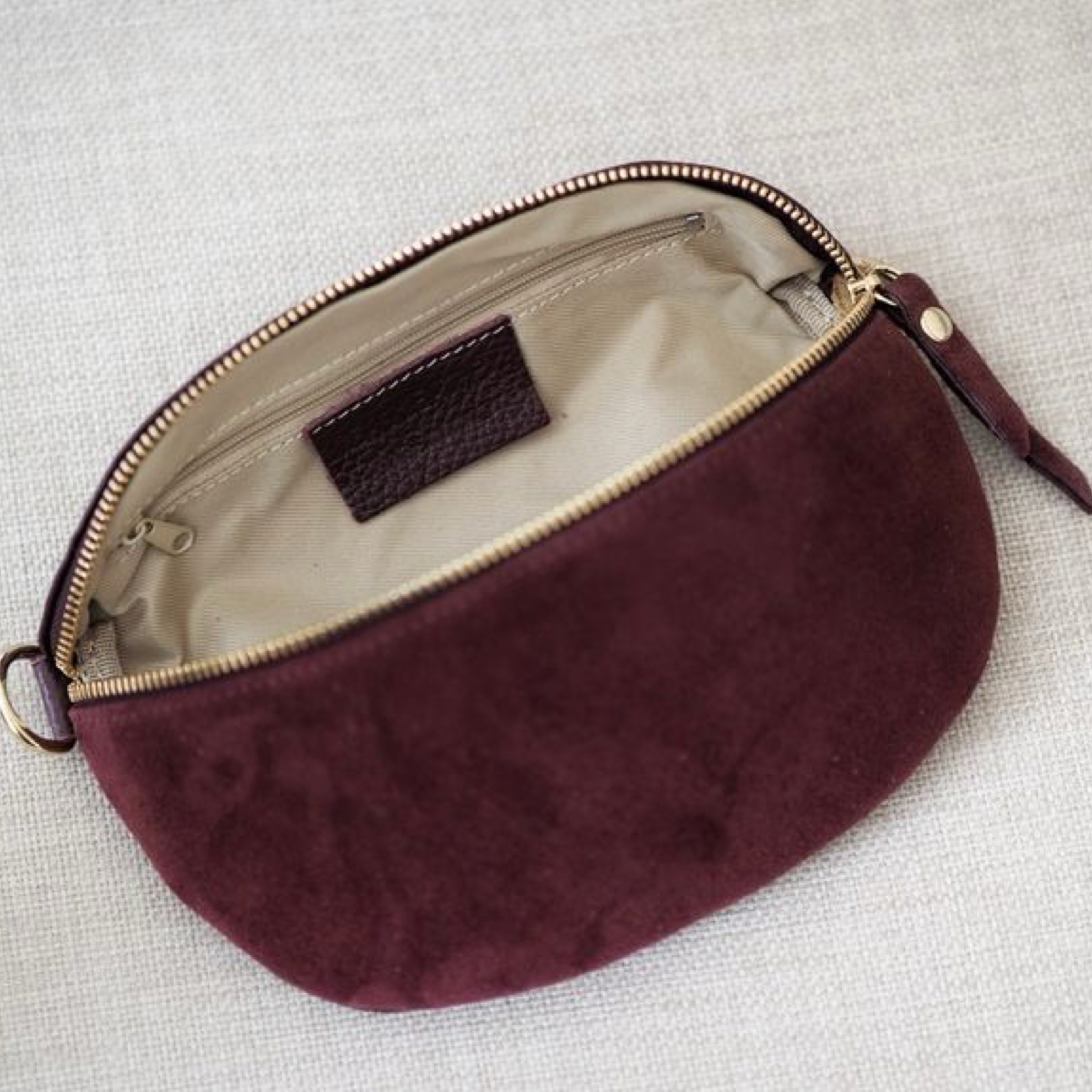 Bumbag i semsket skinn, bordeaux