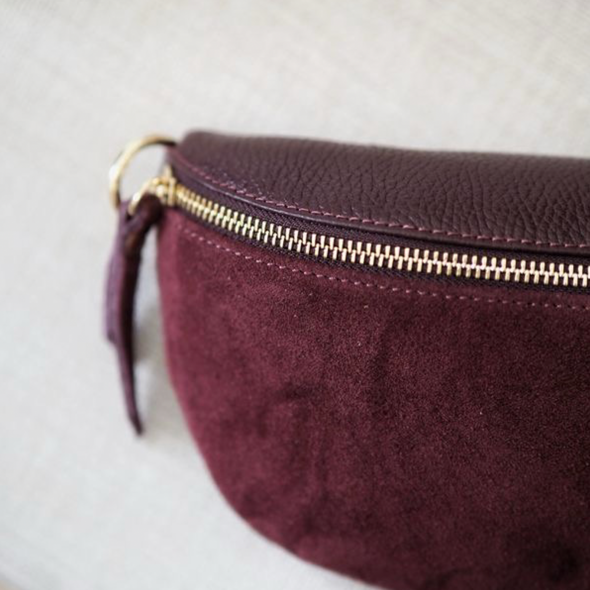 Bumbag i semsket skinn, bordeaux