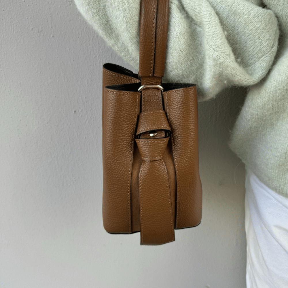 Bucket bag, cognac