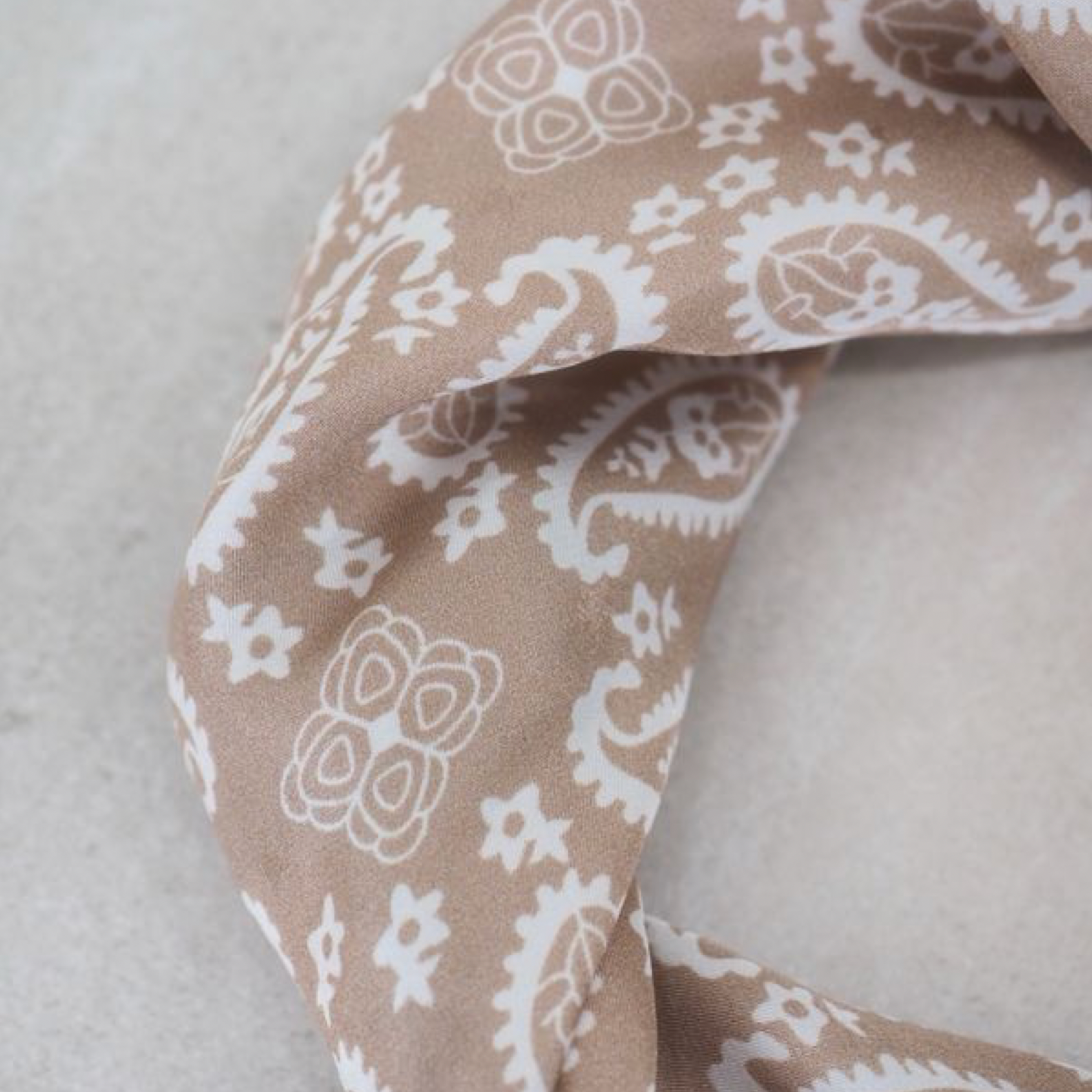 Silkeskjerf mini med picotkant, beige