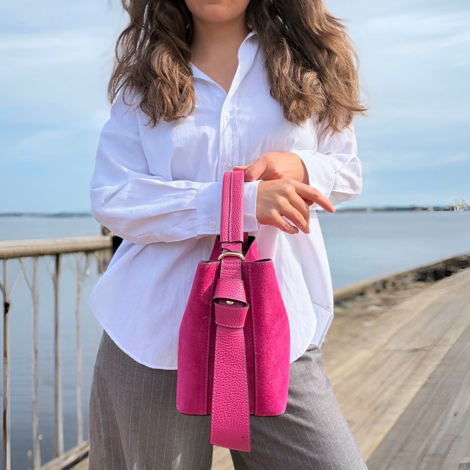 Bucket bag, semsket fuksia