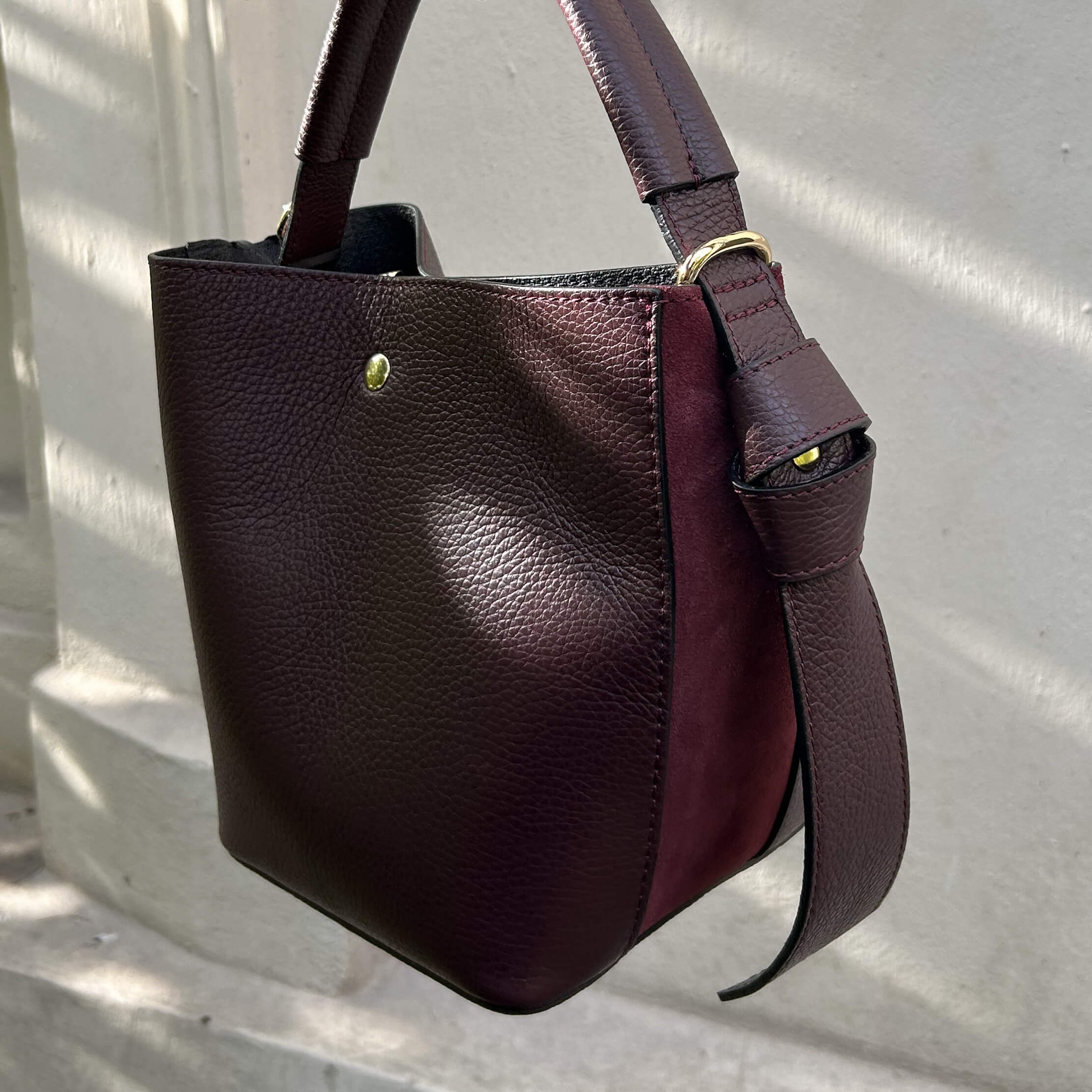 Bucket bag, bordeaux