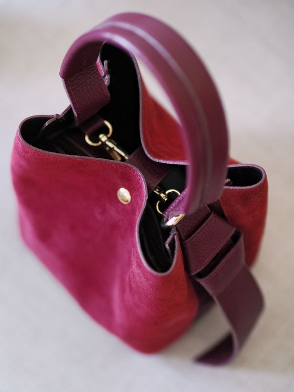 Bucket bag, semsket rød