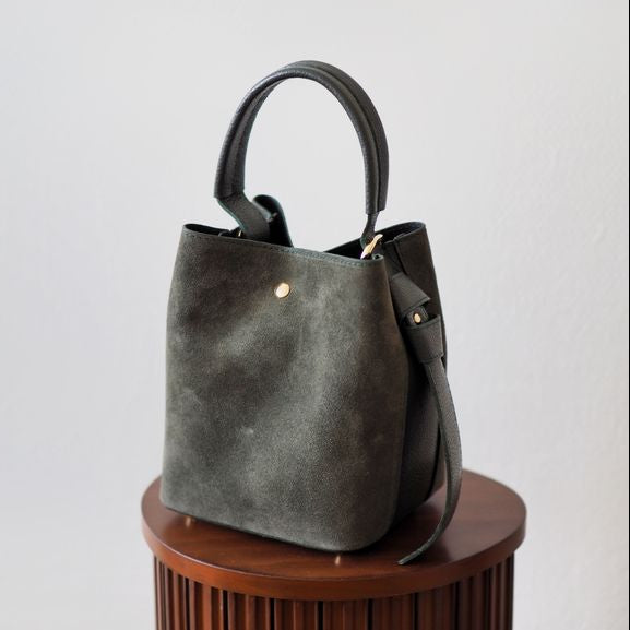 Bucket bag, semsket skinn Mørk grønn