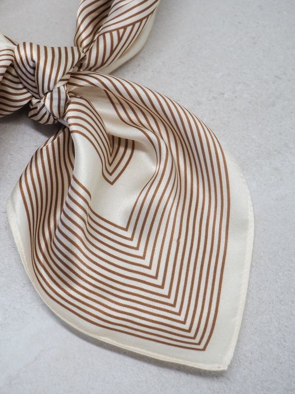 Silkeskjerf 70x70, beige og brun