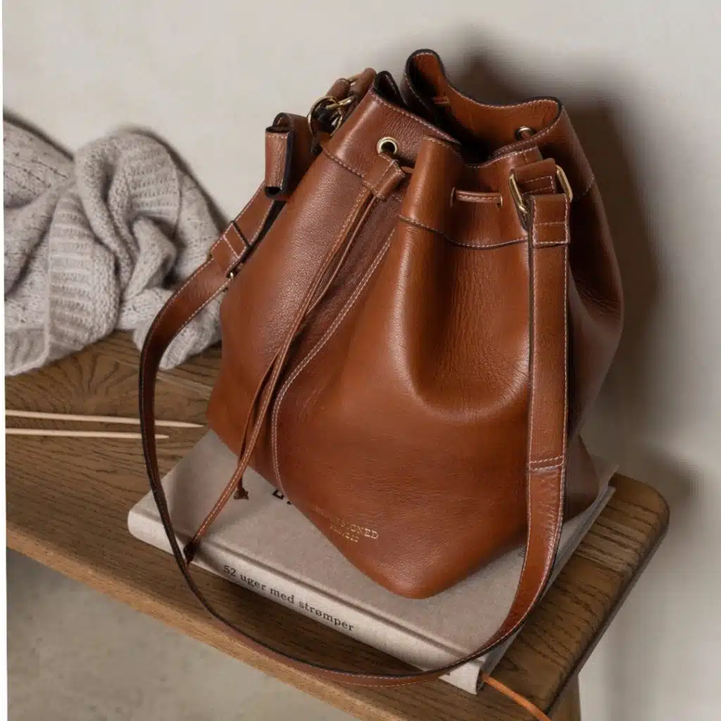 Walnut/Gold