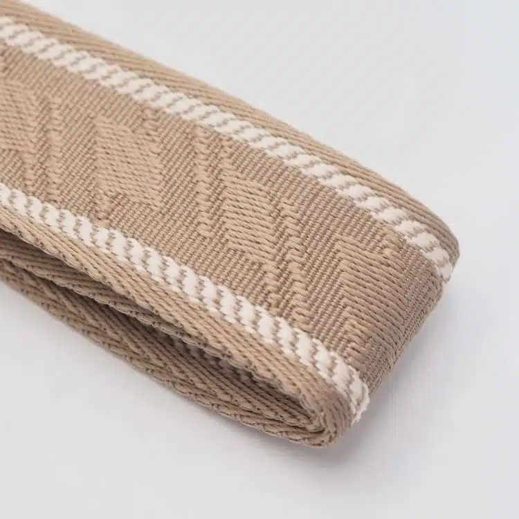 7D 1235TA Veskestropp med houndstooth-mønster med skinndetaljer, lys taupe_1