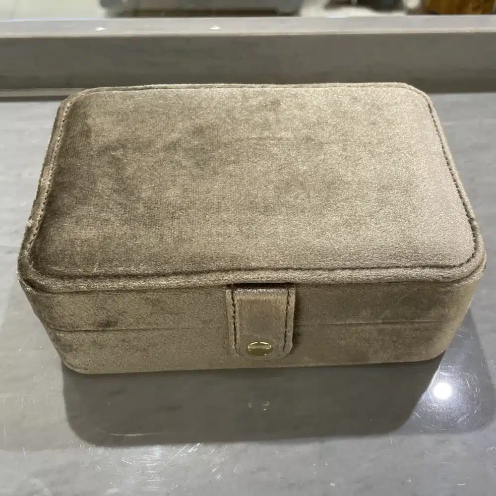 Gråbrun muldvarp