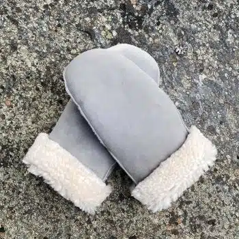Semskede lammeskinnsvotter, elephant grey