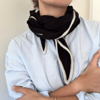 Trekantskjerf to-farget svart og off-white