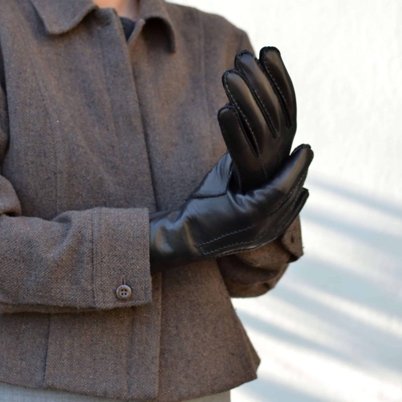 9103-8 Damehansker fõret med lammepels, håndsydde (Ellegant) Sort(1) 9103-8 Damehansker fõret med lammepels, håndsydde (Ellegant) Sort(1)