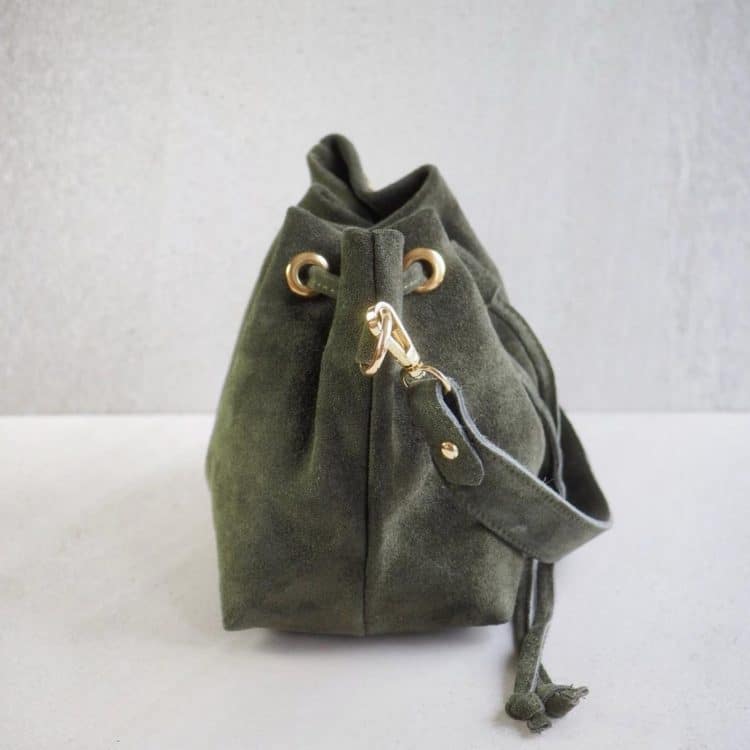 7D 4382 liten bucket bag i semsket skinn_5