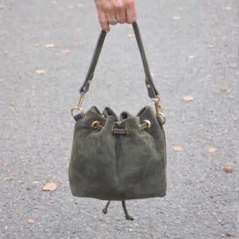 Liten bucket bag i semsket skinn