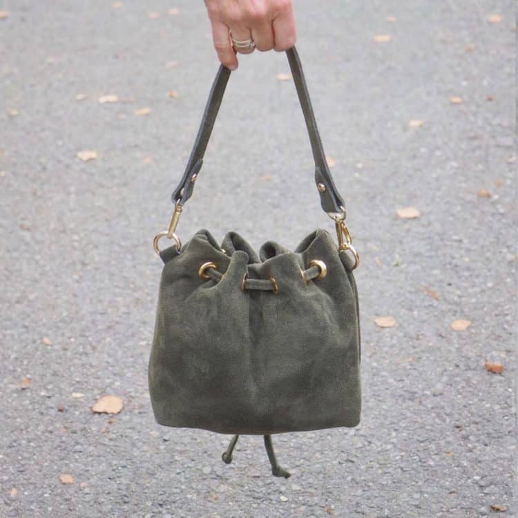 7D 4382 liten bucket bag i semsket skinn_8