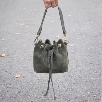 Liten bucket bag i semsket skinn