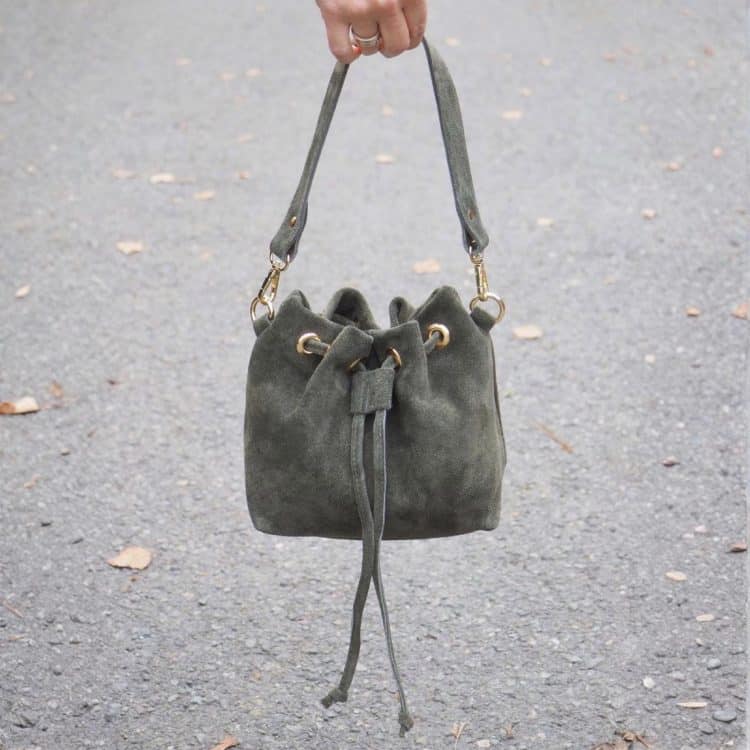 7D 4382 liten bucket bag i semsket skinn_9