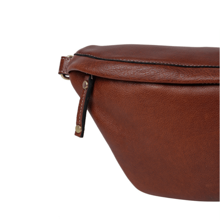 6457-re-designed-dixie-jeane-bumbag-cognac-close-up