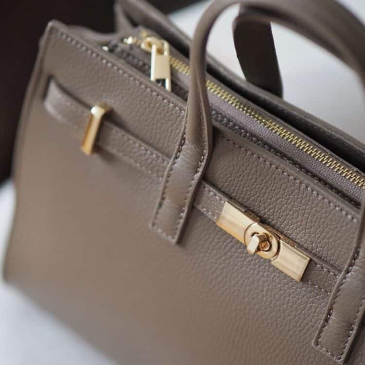 7D 9697 Stor klassisk skinnveske med plass til PC, taupe_2