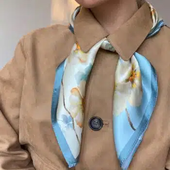 Silkeskjerf 70x70, lyseblå og beige