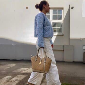 Klassisk raffiaveske med beige skinndetaljer