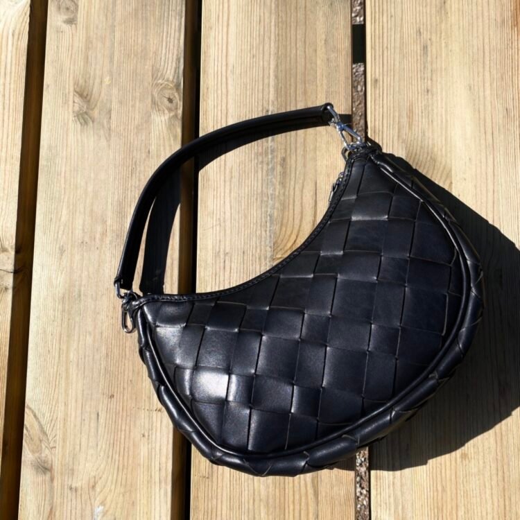 4865RAF Markberg Helia Crossbody bag, Raffia, black, ny 1