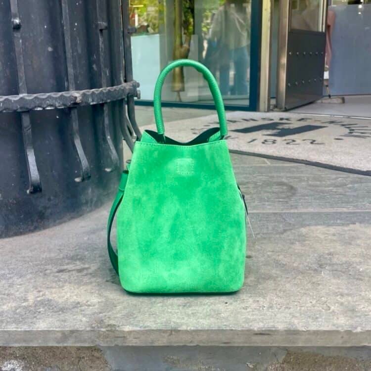 7D 2160 Bucket bag, semsket grønn 1