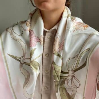 Silkeskjerf stort, beige med rosa detaljer