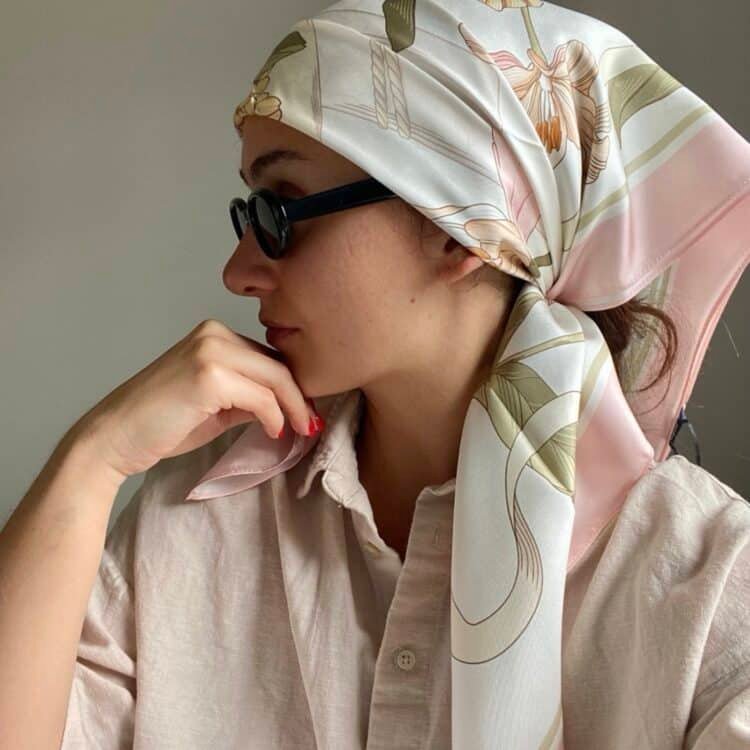 7D 3631 Silkeskjerf stort, beige med rosa detaljer _3