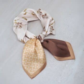 Silkeskjerf mini, beige med blomster
