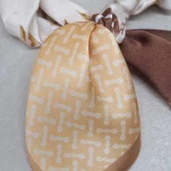 Silkeskjerf mini, beige med blomster