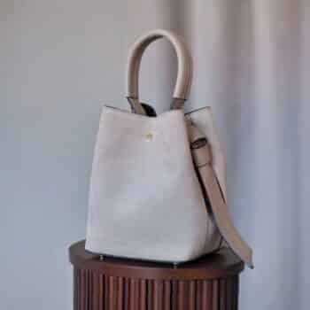 Bucket bag, semsket lys beige