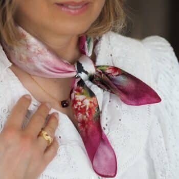 Silkeskjerf mini, fuksia med blomst og sommerfugl