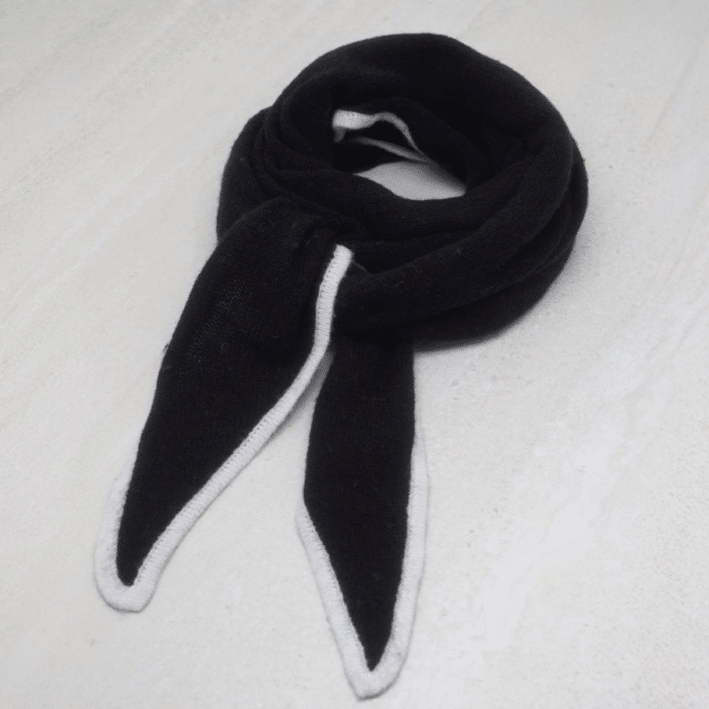 7d3532-7days-trekantskjerf-tofarget-svart-off-white_1